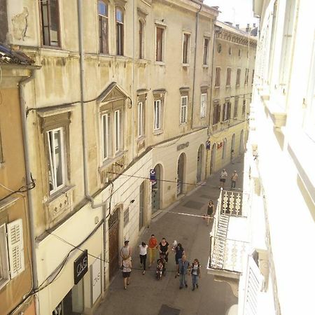 Dejan Apartment 2-Top Centar-Old Town Studio Pula Exterior photo