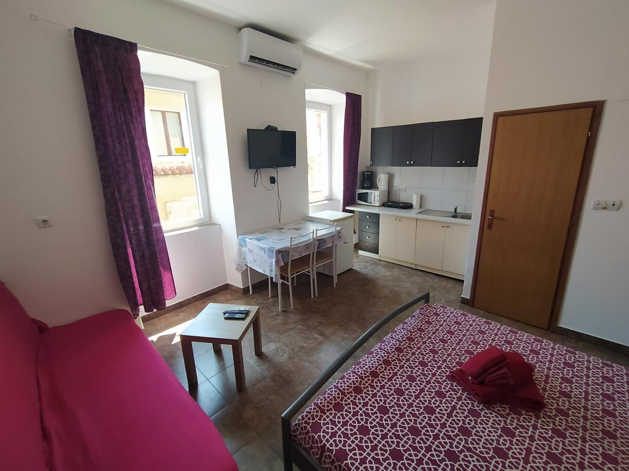 Dejan Apartment 2-Top Centar-Old Town Studio Pula Room photo