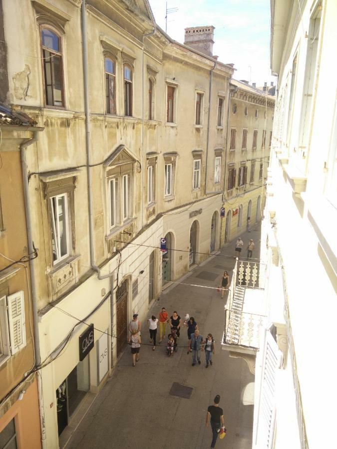 Dejan Apartment 2-Top Centar-Old Town Studio Pula Exterior photo